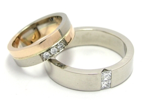 Alliance ruban diamants en or 18 carats.