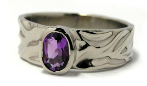 Bague amethyste or froissé.