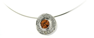 Pendentif grenat mandarin diamants.